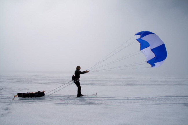 Cross-Country-Skiing-in-Iceland-kite